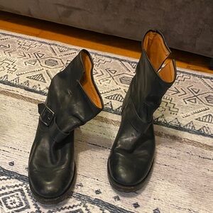 FRYE AND CO. Black Leather Ankle Boots